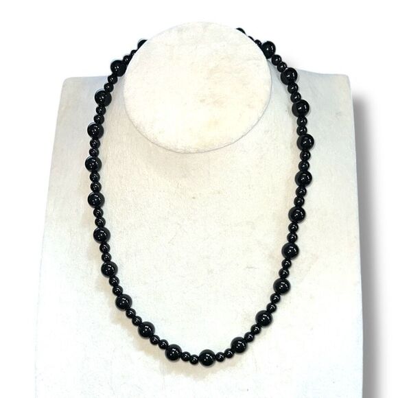 18-Inch Vintage Black Glass Bead Necklace with Toggle Clasp - Picture 4 of 8